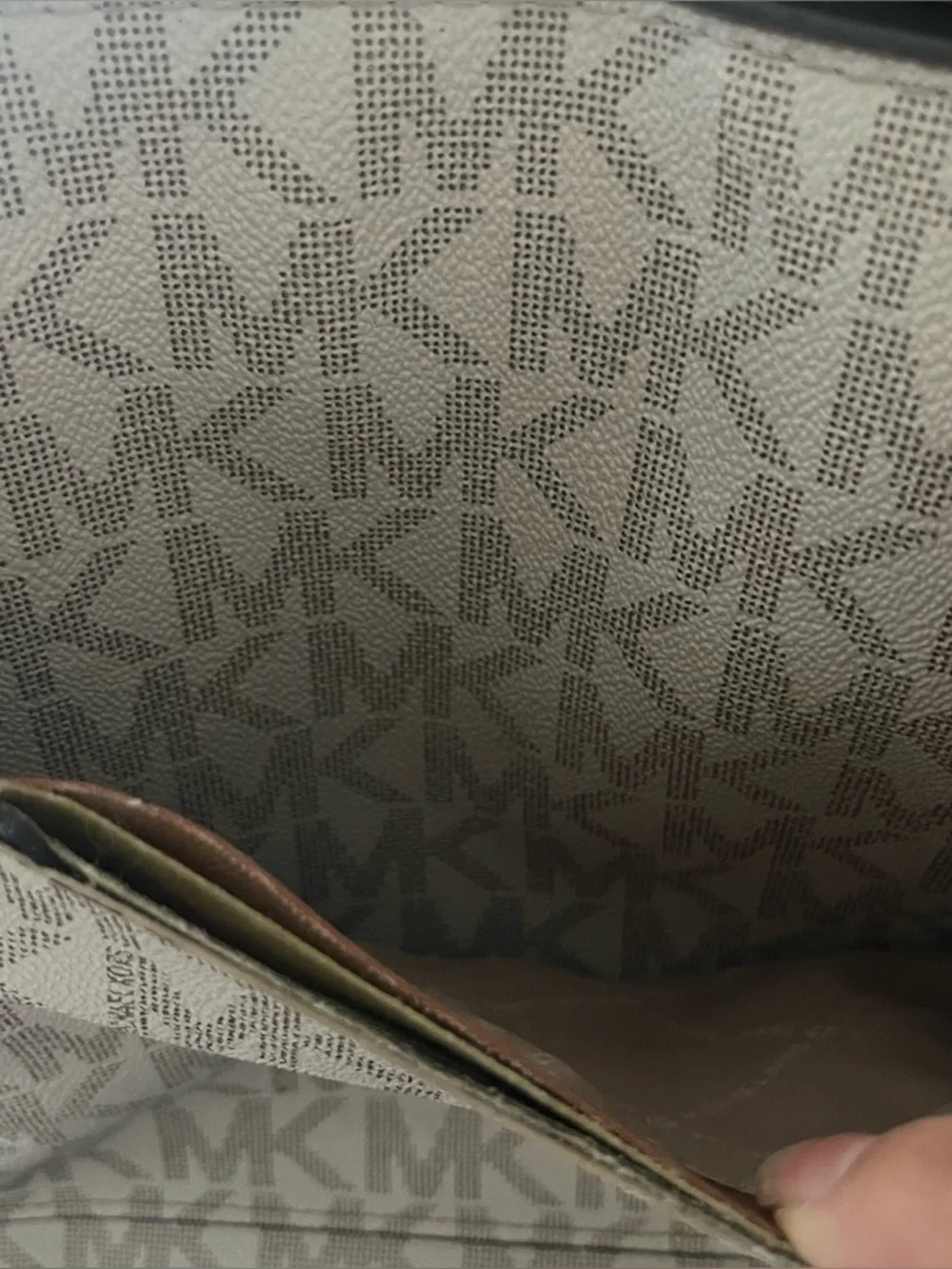 MICHAEL KORS Signature Aria Tote Vanilla AOP Gold Tone Hardware FLAWED - Picture 5 of 10